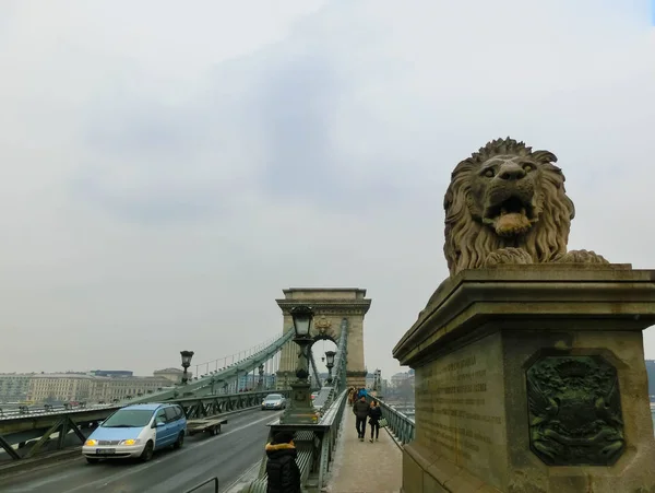 Будапешт - 01 січня 2016: Ланцюгового мосту в Будапешті, Угорщина. — стокове фото