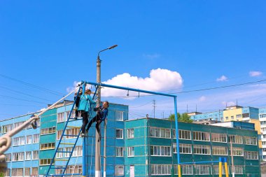 Kiev, Ukrayna - 21 Mayıs 2017: sporcular tren tırmanma ve buz üzerinde okul tırmanma için