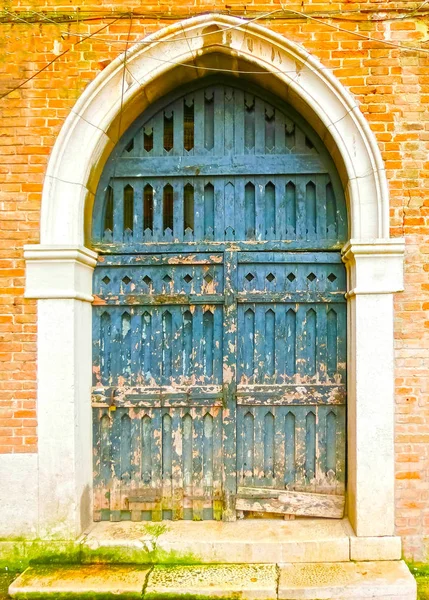 Old door to different concepts: restore, solution ,construction — Stock Photo, Image