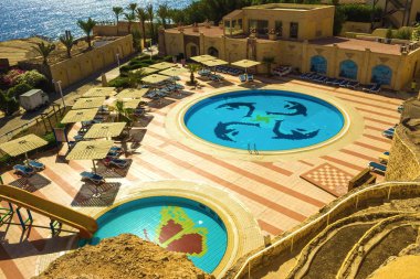 Sharm El Sheikh, Mısır - 24 Eylül 2017: Lüks görünümünü gün mavi gökyüzü ile otel Dreams Beach Resort Sharm 5 yıldız