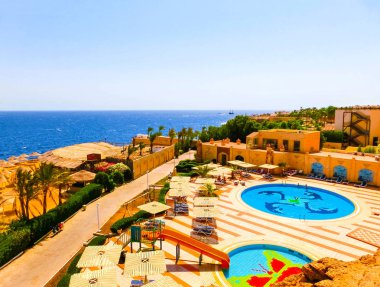 Sharm El Sheikh, Mısır - 22 Eylül 2017: Lüks görünümünü gün mavi gökyüzü ile otel Dreams Beach Resort Sharm 5 yıldız