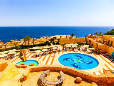 Sharm El Sheikh, Mısır - 22 Eylül 2017: Lüks görünümünü gün mavi gökyüzü ile otel Dreams Beach Resort Sharm 5 yıldız