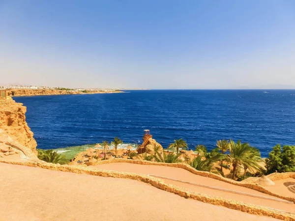 Sharm El Sheikh, Egyiptom - 2017. szeptember 22.: A view luxus szállás Dreams Beach Resort-Sharm 5 csillag a nap, kék sky — Stock Fotó