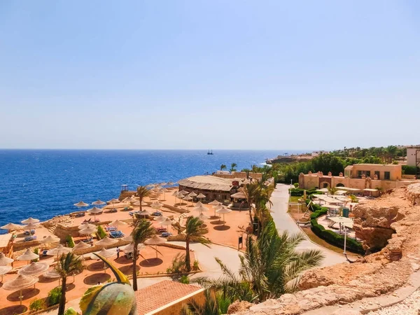 Sharm El Sheikh, Egyiptom - 2017. szeptember 22.: A view luxus szállás Dreams Beach Resort-Sharm 5 csillag a nap, kék sky — Stock Fotó