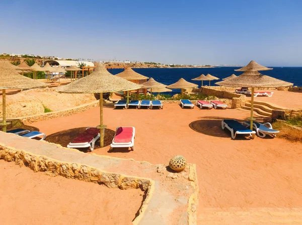 Sharm El Sheikh, Mısır - 22 Eylül 2017: Lüks görünümünü gün mavi gökyüzü ile otel Dreams Beach Resort Sharm 5 yıldız