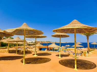 Sharm El Sheikh, Mısır - 25 Eylül 2017: Lüks görünümünü gün mavi gökyüzü ile otel Dreams Beach Resort Sharm 5 yıldız