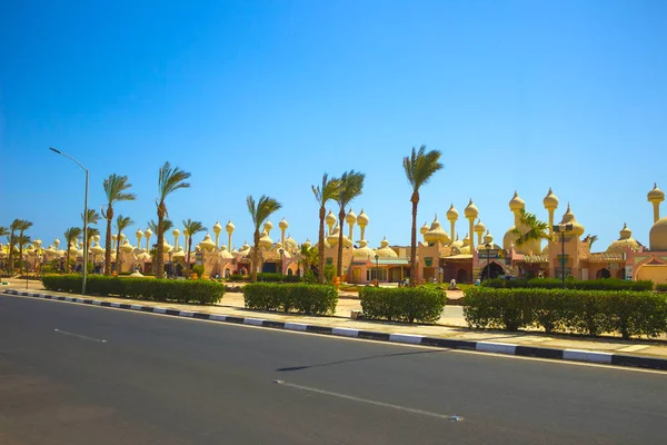Sharm El Sheikh, Mısır - 23 Eylül 2017: Alışveriş caddelerinden Mısır binalar güzel mimari özelliklerinden biri.