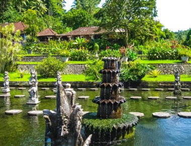 Bali, Endonezya - 15 Nisan 2012: Su Saray Taman Ujung