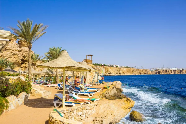 Sharm El Sheikh, Egito - 25 de setembro de 2017: A vista do hotel de luxo Dreams Beach Resort Sharm 5 estrelas ao dia com céu azul — Fotografia de Stock