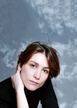 hüzünlü gözleri olan bir kız portresi