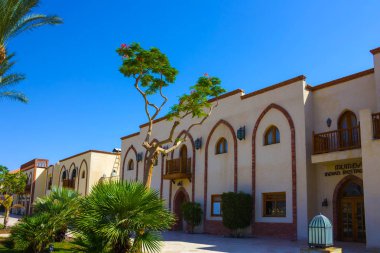 Sharm El Sheikh, Mısır - 27 Eylül 2017: Alışveriş caddelerinden Mısır binalar güzel mimari özelliklerinden biri.