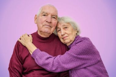 Mutlu yaşlı çift.