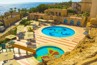 Sharm El Sheikh, Mısır - 24 Eylül 2017: Lüks görünümünü gün mavi gökyüzü ile otel Dreams Beach Resort Sharm 5 yıldız