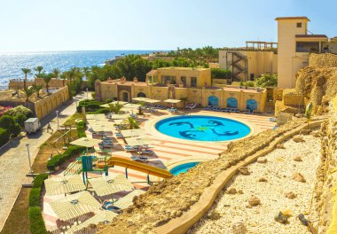 Sharm El Sheikh, Mısır - 24 Eylül 2017: Lüks görünümünü gün mavi gökyüzü ile otel Dreams Beach Resort Sharm 5 yıldız
