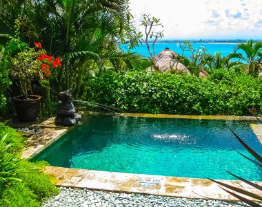 Bali, Endonezya - 14 Nisan 2014: Dört mevsim Resort Jimbaran Koyu'nda havuzda görünümünü