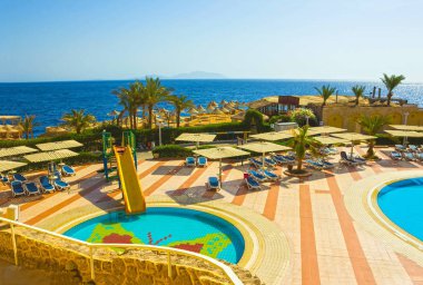 Sharm El Sheikh, Mısır - 24 Eylül 2017: Lüks görünümünü gün mavi gökyüzü ile otel Dreams Beach Resort Sharm 5 yıldız