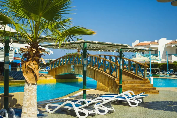 Шарм-эль-Шейх, Египет - 25 сентября 2017 года: Вид на роскошный отель Dreams Beach Resort Sharm 5 звезд в день с голубым небом — стоковое фото