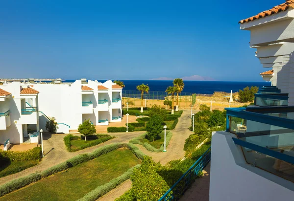 Façade de l'hôtel avec balcons et fenêtres Sharm El Sheikh, Egypte — Photo