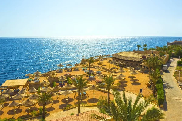 Sharm El Sheikh, Egyiptom - 2017. szeptember 24.: A view luxus szállás Dreams Beach Resort-Sharm 5 csillag a nap, kék sky — Stock Fotó