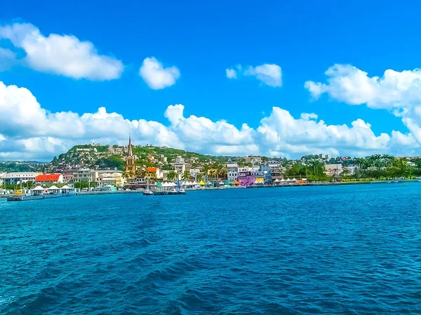 Kleine Gele Boten Vele Kleurrijke Gebouwen Kust Van Martinique Beeld — Stockfoto