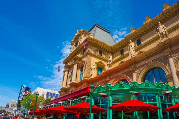 Las Vegas, Estados Unidos - 05 de mayo de 2016: La vista del hotel Paris en Las Vegas strip — Foto de Stock