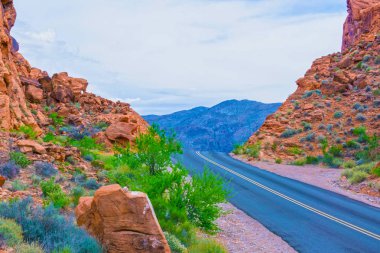 Valley of Fire State Park, ABD 'nin Nevada eyaletindeki en eski eyalet parkıdır ve 1968 yılında 