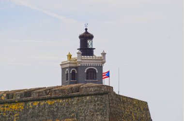 Güzel panoramik büyük dış duvar nöbetçi kutuyla, fort San Cristobal San Juan, Puerto Rico