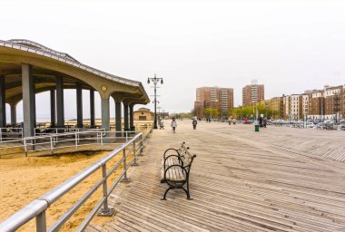 New York City, Amerika Birleşik Devletleri - 02 Mayıs 2016: Coney Island boardwalk, Brighton Plajı, Brooklyn, ABD