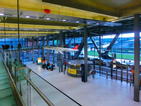 Colonia, Germania - 12 dicembre 2017: La vista interna dell'aeroporto di Colonia Bonn . — Foto Stock