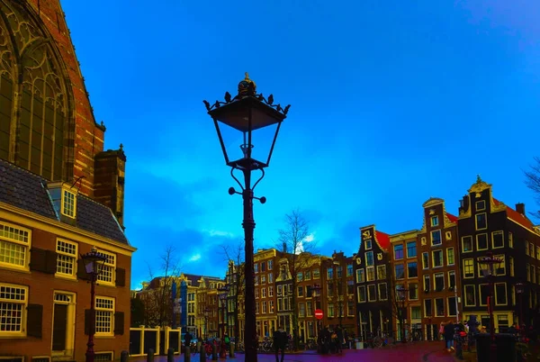 Middeleeuwse gebouwen in Amsterdam Nederland — Stockfoto