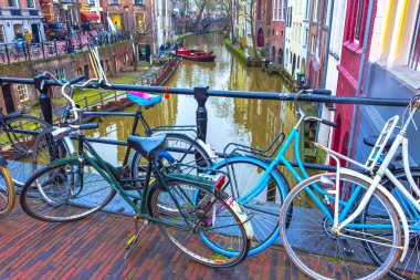 Utrecht, Hollanda - 15 Aralık 2017: Street tarihi evlerin Merkezi Utrecht, Hollanda