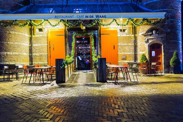 Amsterdam, Paesi Bassi - 14 dicembre 2017: Pesare casa o Waag a Nieuwmarkt o Nuova piazza del mercato ad Amsterdam — Foto Stock