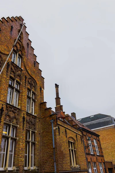 Binanın tarihi Ortaçağ Bruges, Belçika'da akşam atış