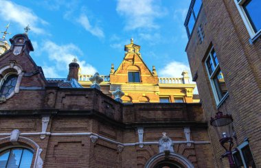 Hollanda'nın Amsterdam Ortaçağ binaları