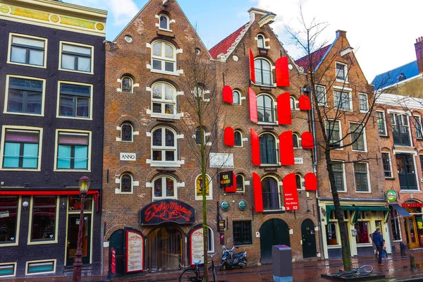 Амстердам, Нидерланды - 14 декабря 2017 года: Здания Амстердама — стоковое фото