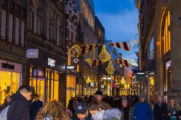 Ámsterdam, Países Bajos - 14 de diciembre de 2017: Los edificios de la ciudad de Ámsterdam — Foto de Stock