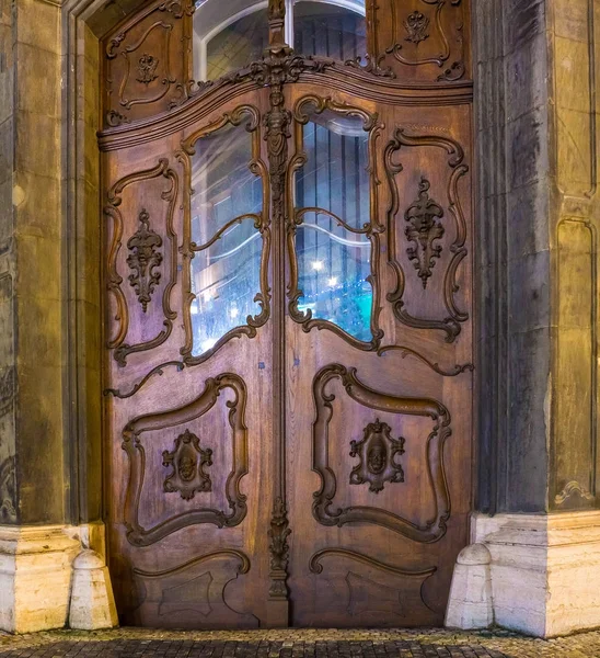 프라하에 있는 오래 된 문 — 스톡 사진