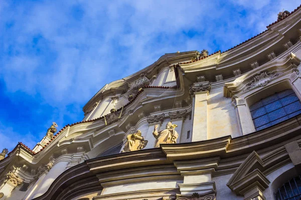 Kostel svatého Mikuláše v pražské čtvrti Malá Strana — Stock fotografie