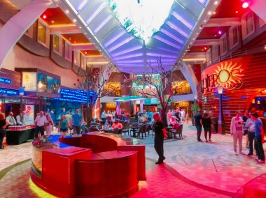 Barcelona, İspanya - 06 Eylül 2015: Royal Caribbean, Allure of the Seas