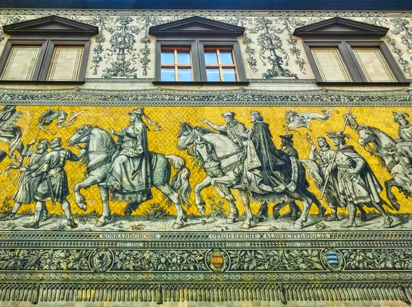 Dresden, Duitsland - 31 December 2017: Dresden, Duitsland. Georgentor en de processie van vorsten de eerste van de stad veel Renaissance gebouwen. — Stockfoto