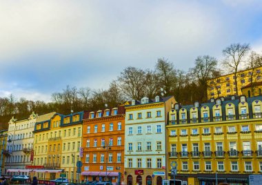 Karlovy Vary, Cszech Cumhuriyeti - 01 Ocak 2018: Cephe eski konut içinde Merkez