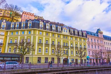 Karlovy Vary, Cszech Cumhuriyeti - 01 Ocak 2018: Cephe eski konut içinde Merkez