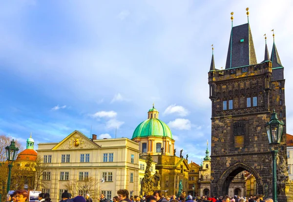 Prague, Czech Republic - December 31, 2017: People walking on the historic Charles Bridge — Stock Photo, Image