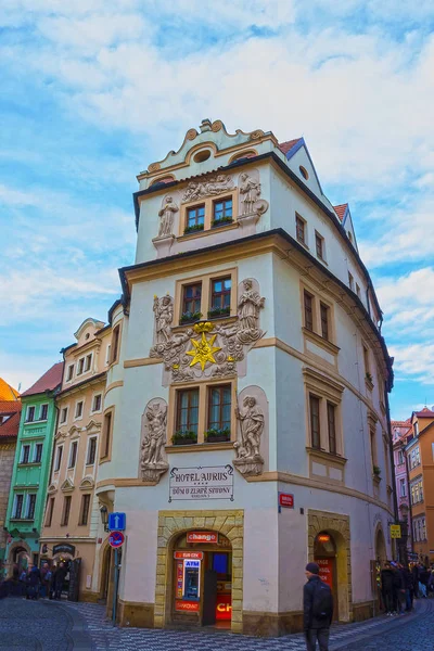 Praga, República Checa - 31 de diciembre de 2017: hotel zlate studny Praga, República Checa —  Fotos de Stock