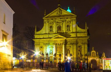 Krakow, Polonya - 29 Aralık 2017: cephe Barok Kilisesi St Peter ve Paul, Krakow, Polonya