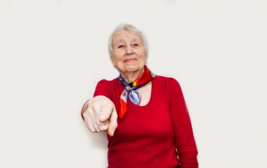 Üst düzey kadın kamera için işaret