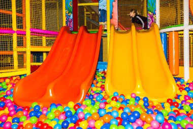 Kiev, Ukrayna - 28 Ocak 2018: Çocuk eğlence merkezi Guliveria alışveriş merkezinde Gulliver