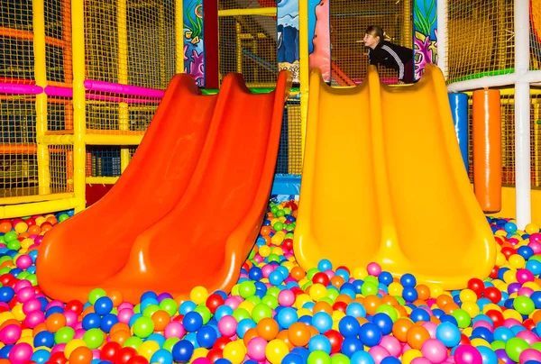 Kiev, Ucrania - 28 de enero de 2018: Centro de entretenimiento para niños Guliveria en el centro comercial Gulliver — Foto de Stock