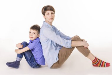 Anneler günü kavramı: mutlu anne ve oğlu gülümseyen
