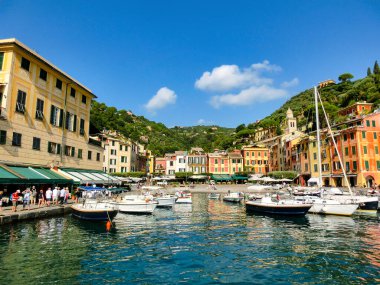 Güzel koyu renkli evlerin Portofino, Liguria, İtalya